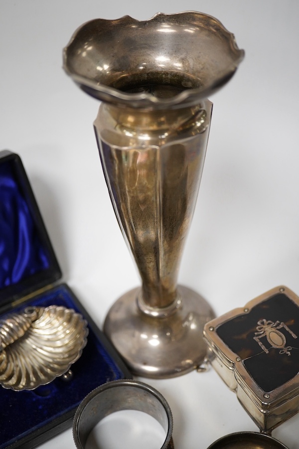 A collection of mainly small silver items including a George V posy vase, mother of pearl handled fruit knife, sovereign case, cream jug, tortoiseshell and silver trinket box (a.f.), continental miniature white metal tan